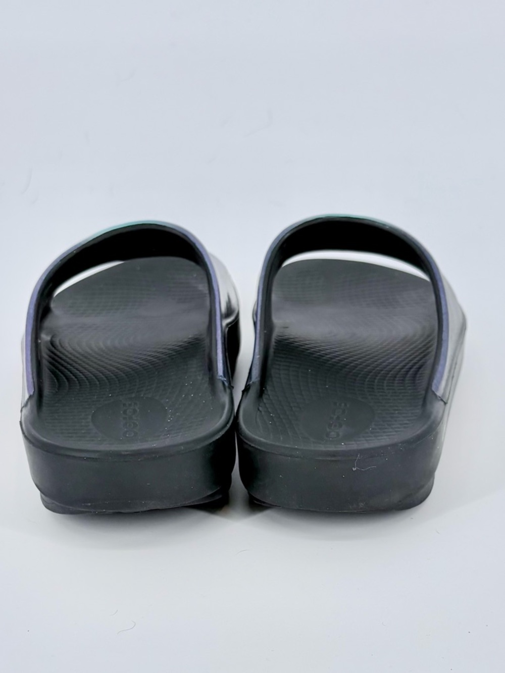 Oofos OOahh Luxe Slide Sandal in Atlantis - Picture 5 of 13